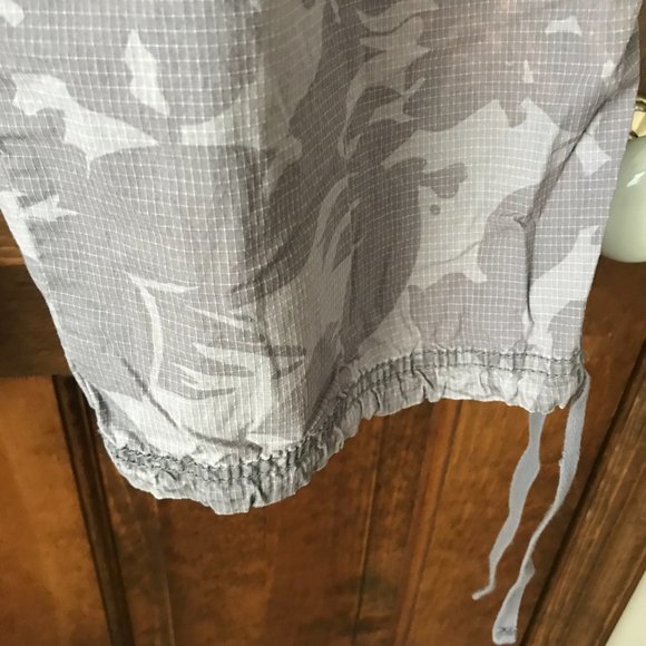 Calvin Klein Jeans Gray Camo Cropped Pants w/Drawstring Waist/Legs Size 20W - Picture 8 of 16
